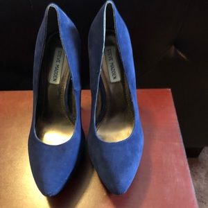 Steve Madden blue suede pumps